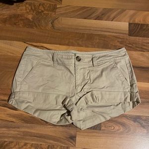 Women’s American Eagle kaki shorts